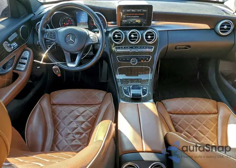 2016 Mercedes-Benz C 300 z USA, uszkodzony, nr VIN 55SWF4JB2GU157166